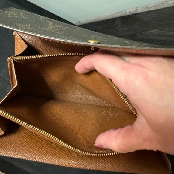 Louis Vuitton Vintage Sarah Wallet - Picture 8 of 10